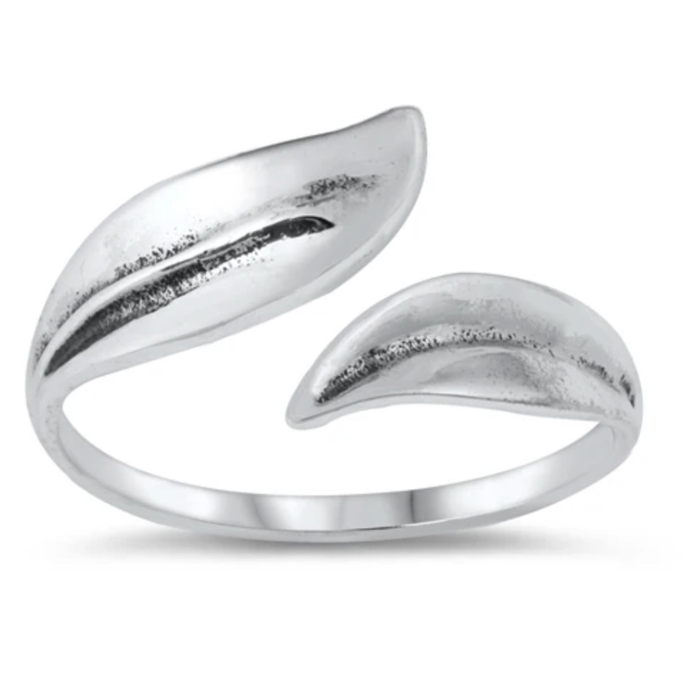 Sterling Silver Leaf Ring – Nature-Inspired Elegance (size 8)